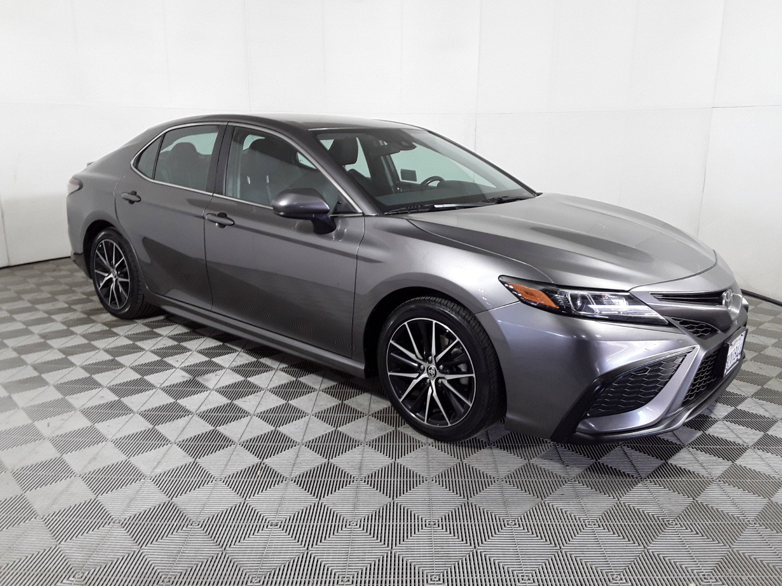 2021 Toyota Camry SE Auto