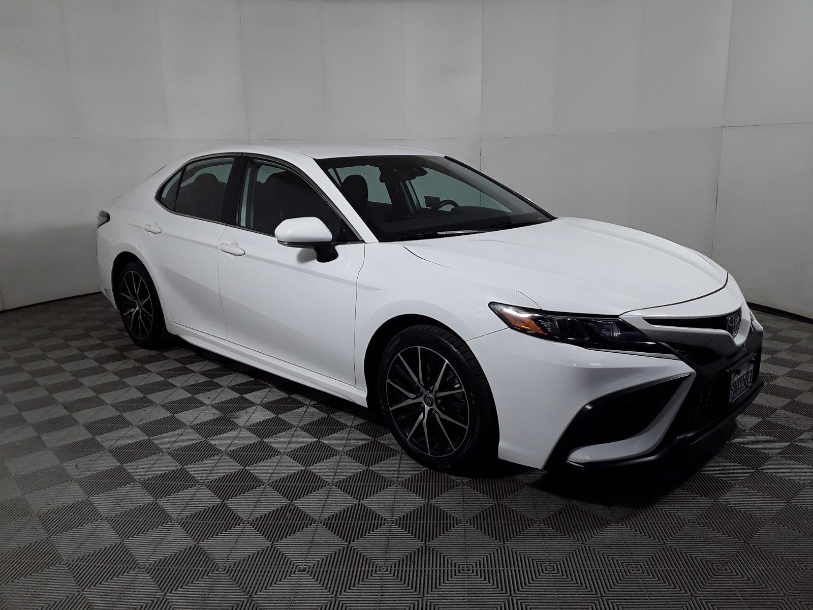 2022 Toyota Camry SE Auto