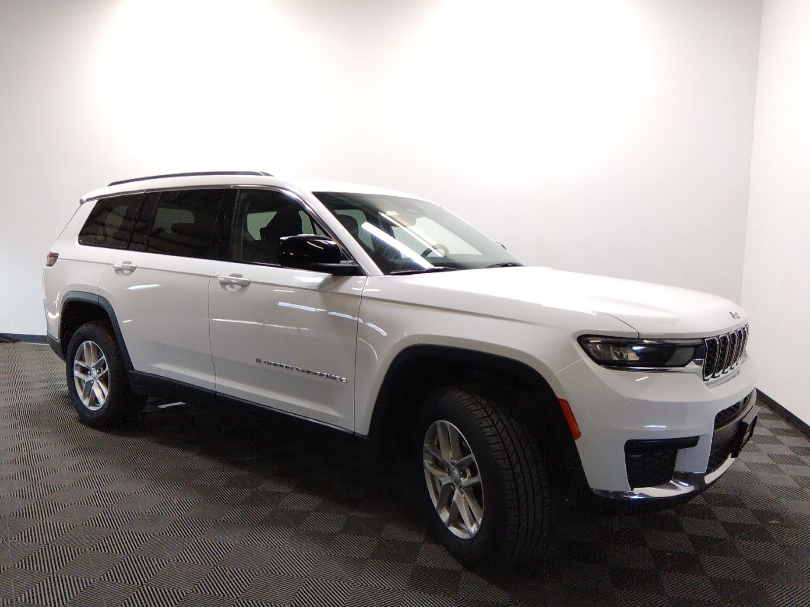 2023 Jeep Gr Cherokee Laredo 4x2