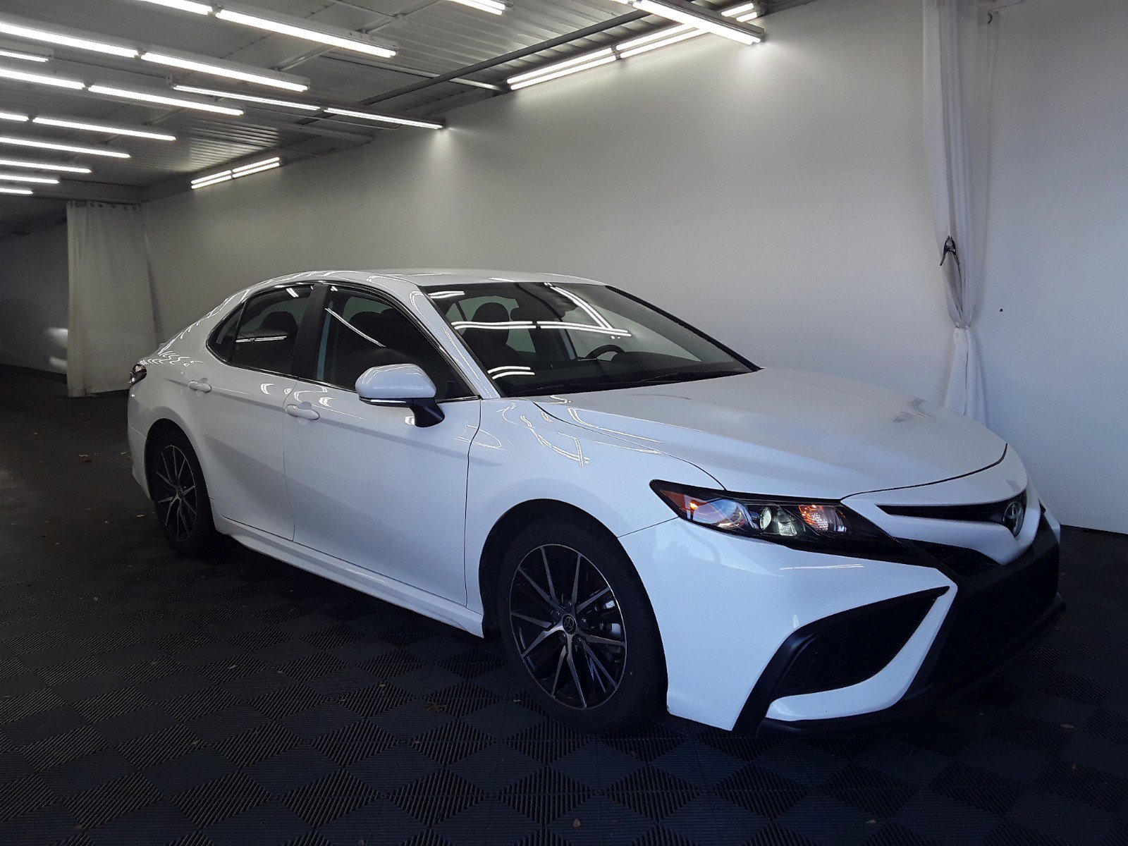 Used 2022 Toyota Camry SE Auto