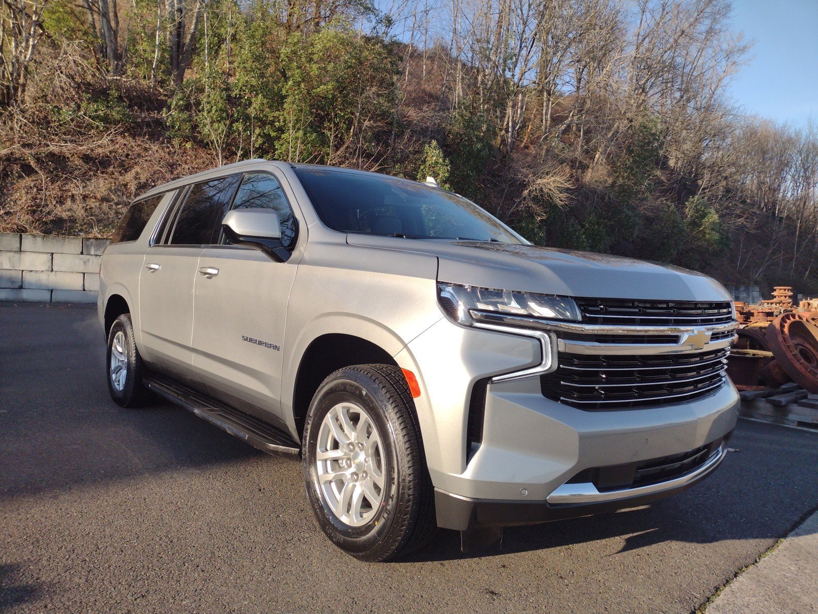 2023 Chevrolet Suburban 4WD 4dr LT