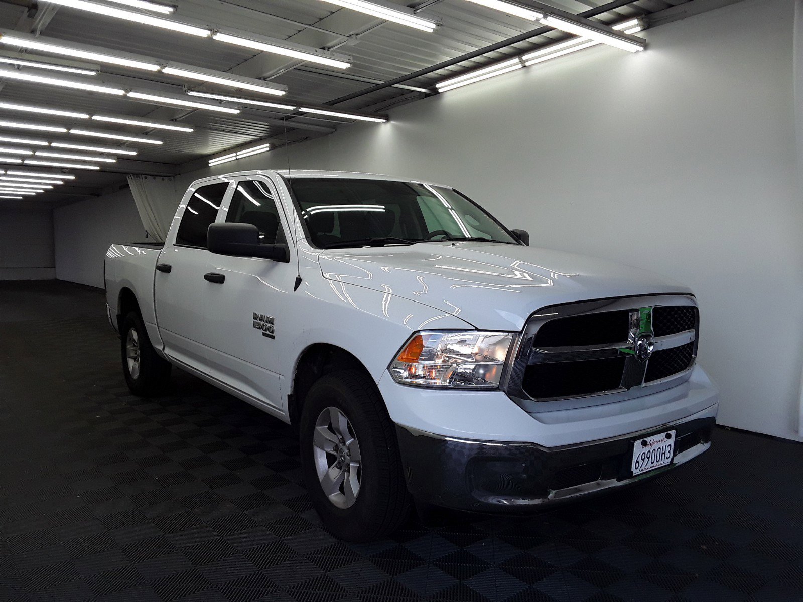 2022 Ram 1500 Classic SLT 4x4 Crew Cab 5'7