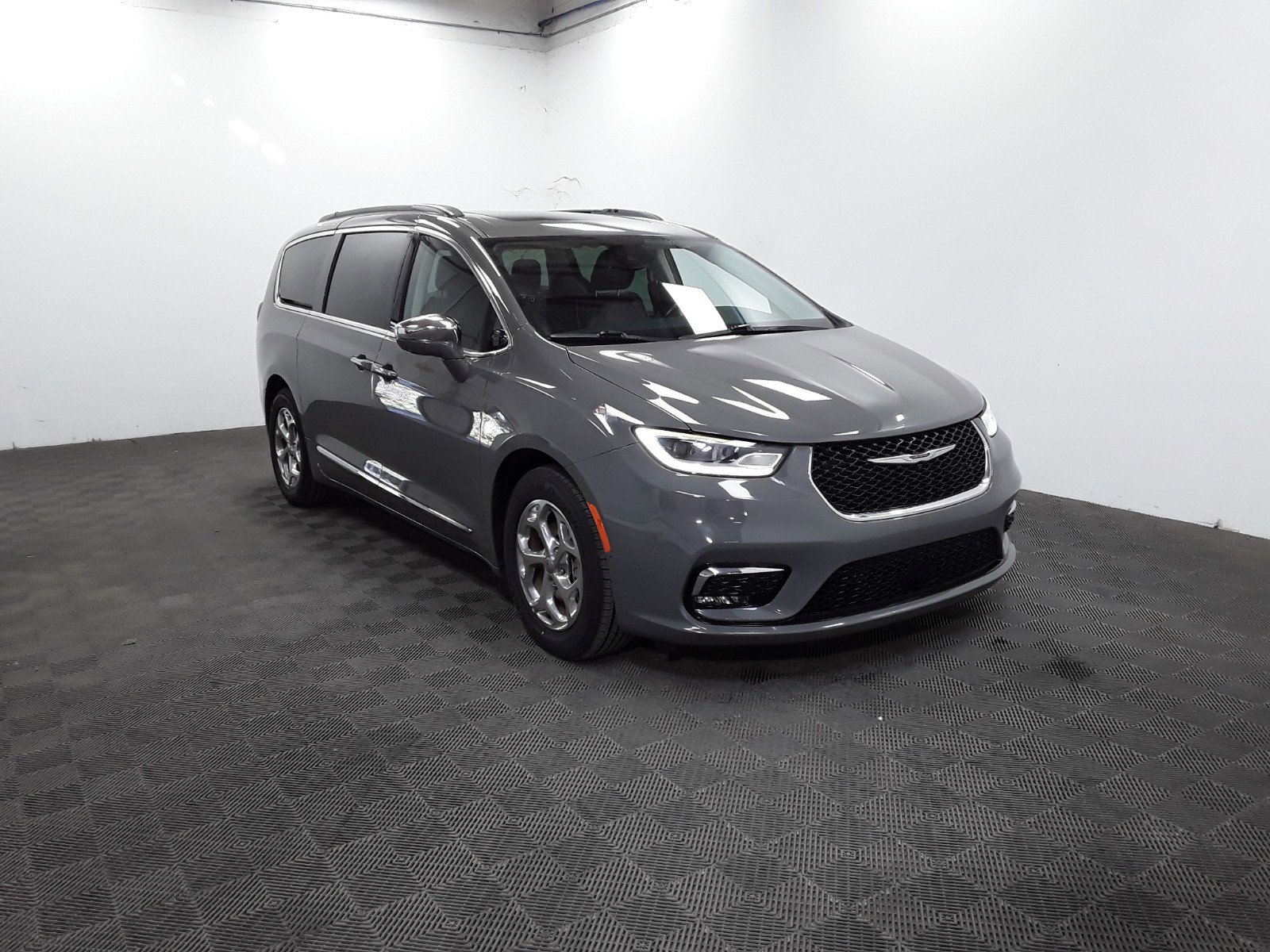 Used 2022 Chrysler Pacifica Limited FWD