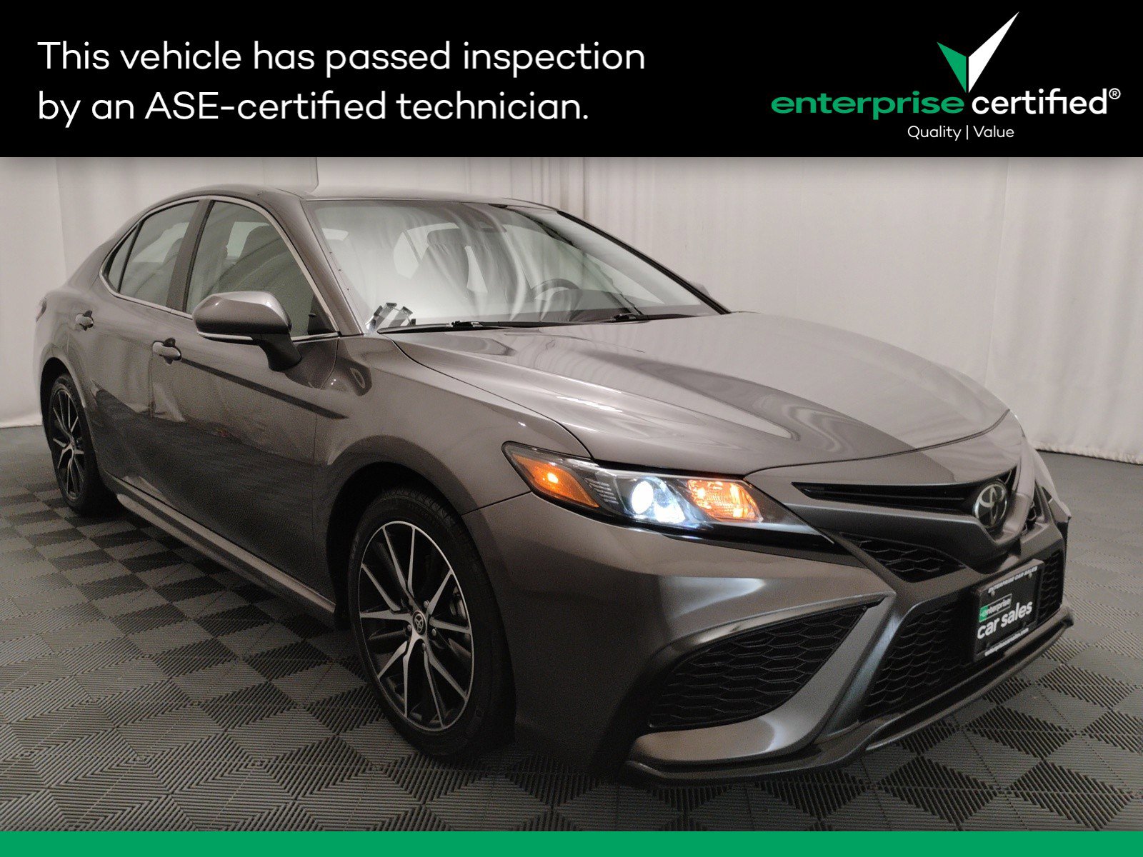 Used 2023 Toyota Camry SE Auto