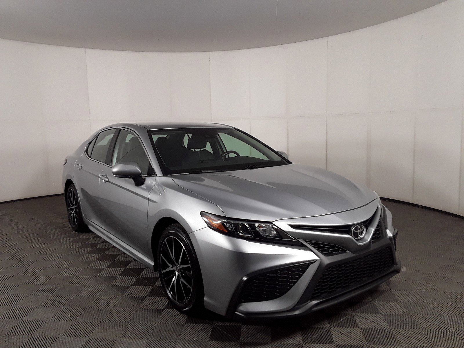 Used 2022 Toyota Camry SE Auto