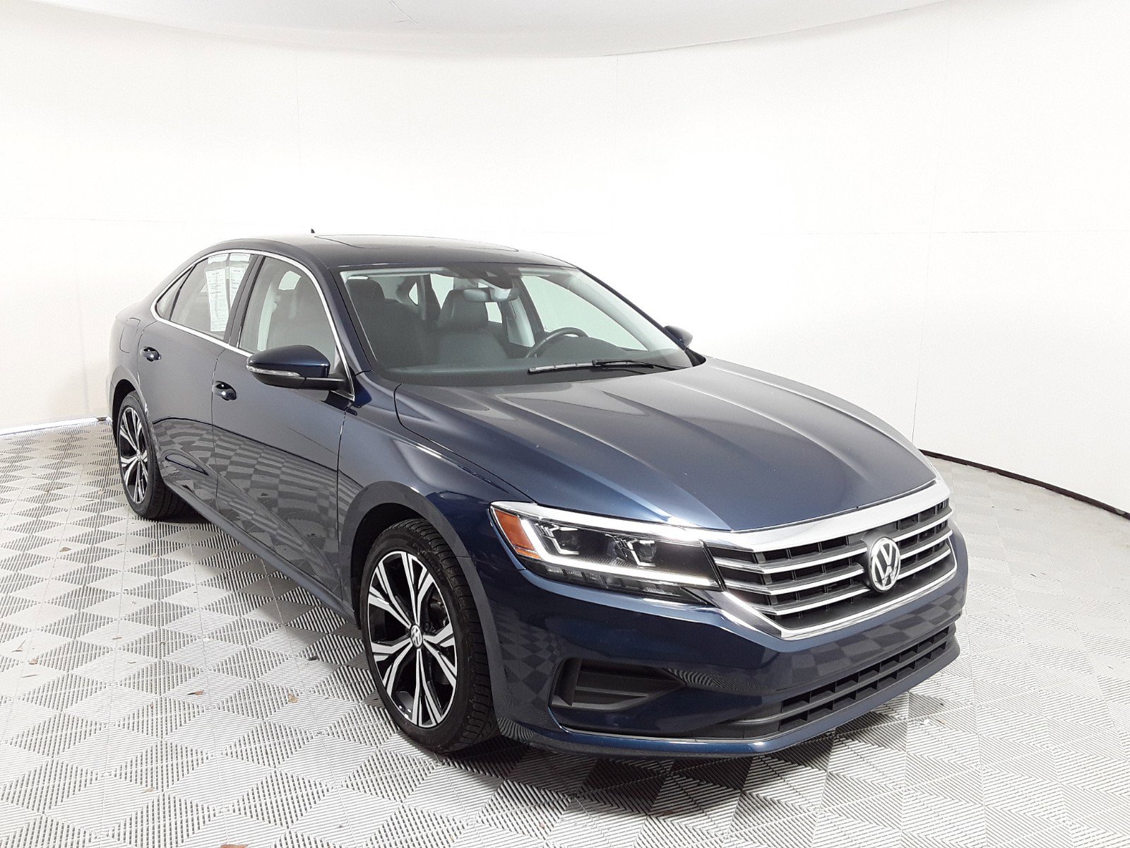 2022 Volkswagen Passat 2.0T SE Auto