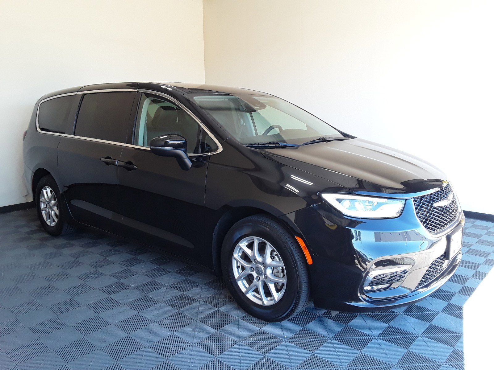 2023 Chrysler Pacifica Touring L FWD