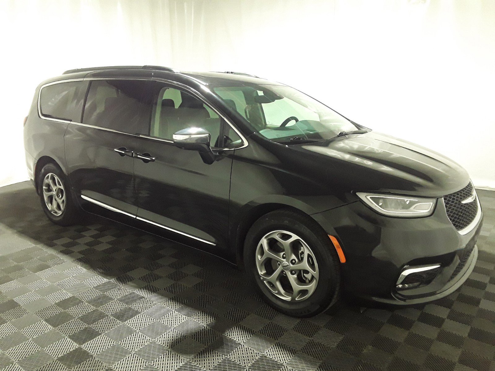 2022 Chrysler Pacifica Limited FWD