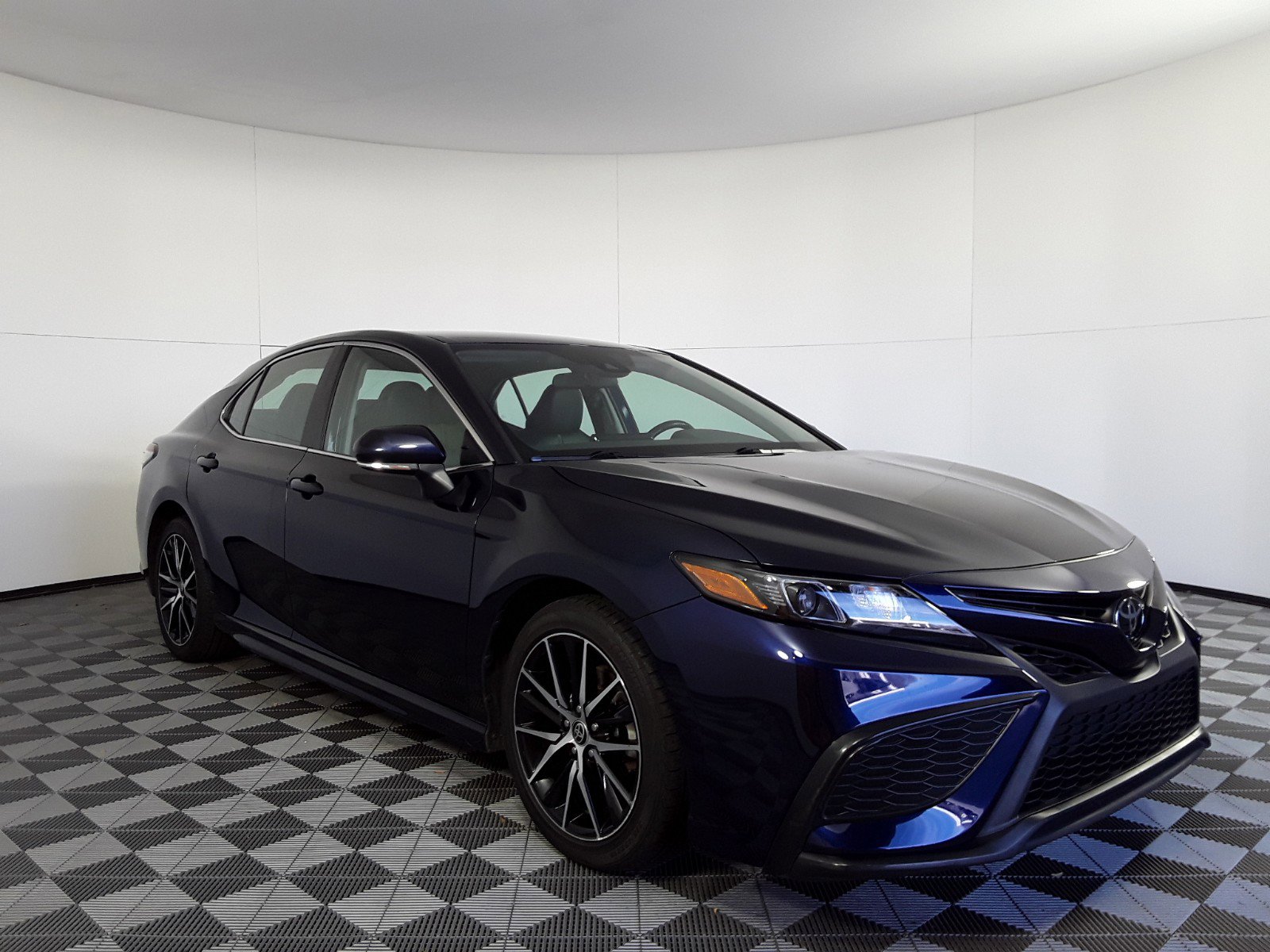 2022 Toyota Camry SE Auto