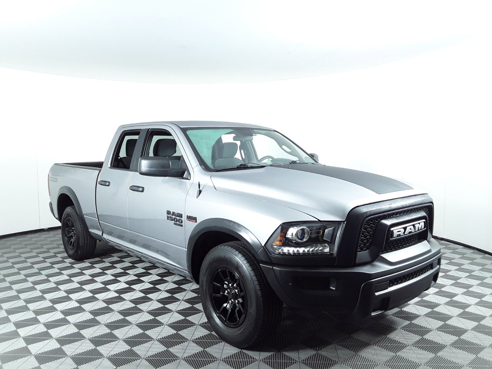 2022 Ram 1500 Classic SLT 4x2 Quad Cab 6'4