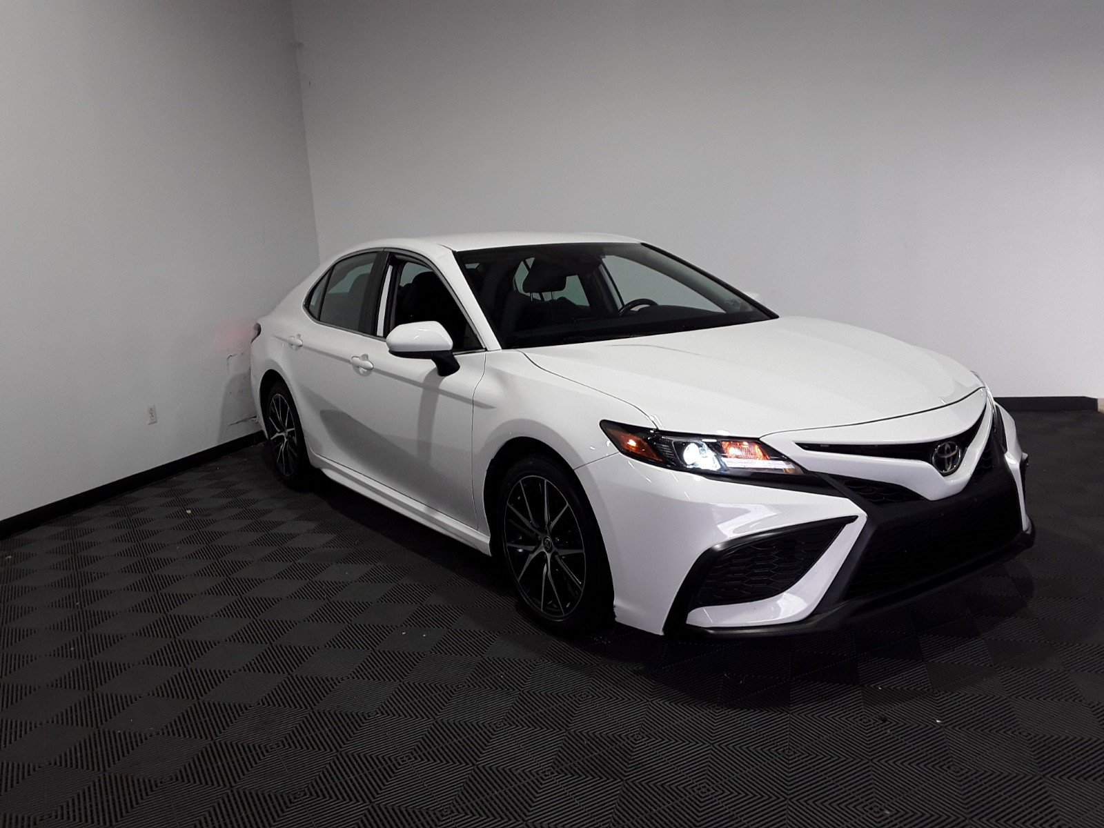 2021 Toyota Camry SE Auto