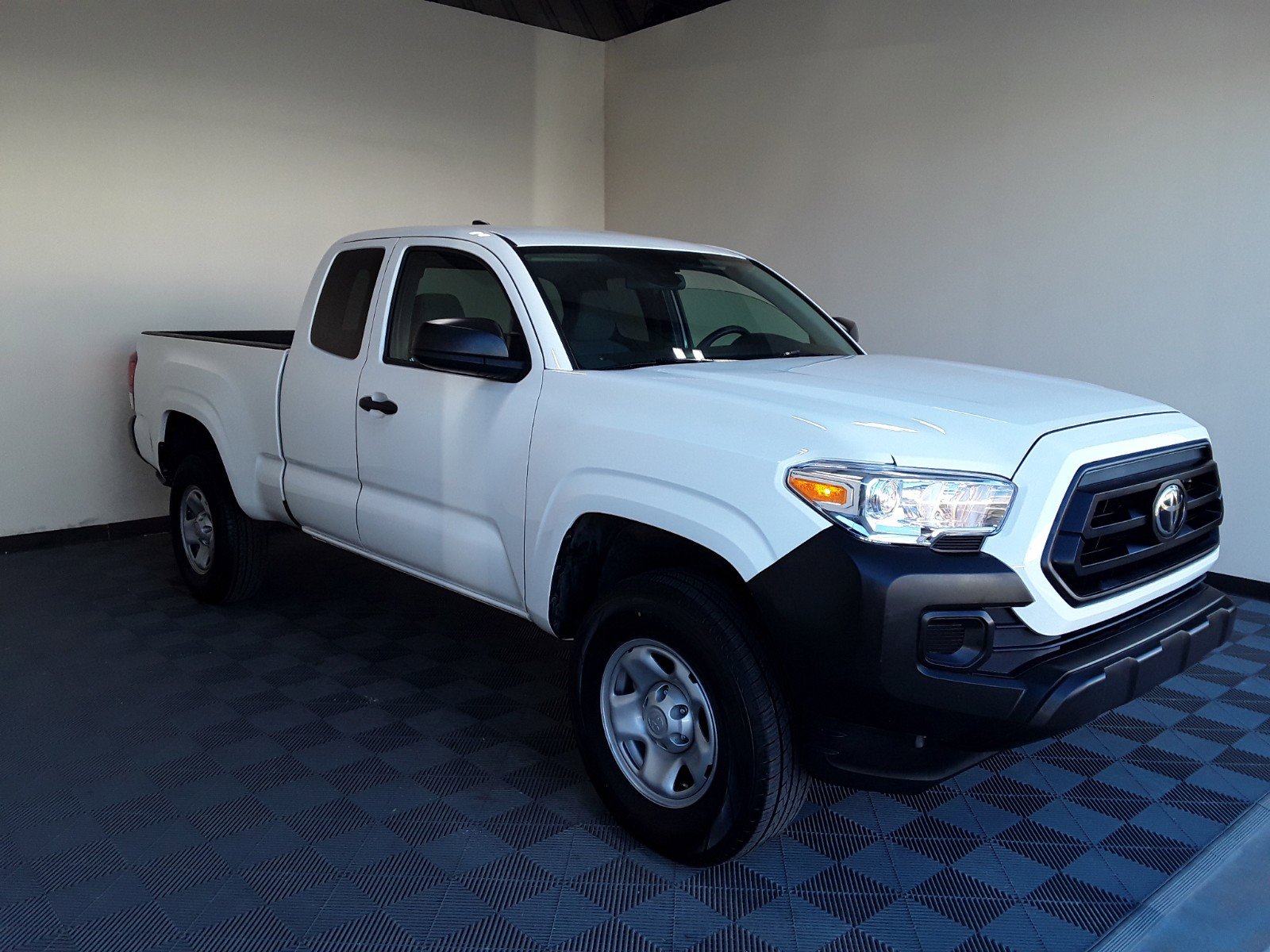 Used 2023 Toyota Tacoma 2WD SR Access Cab 6' Bed I4 AT