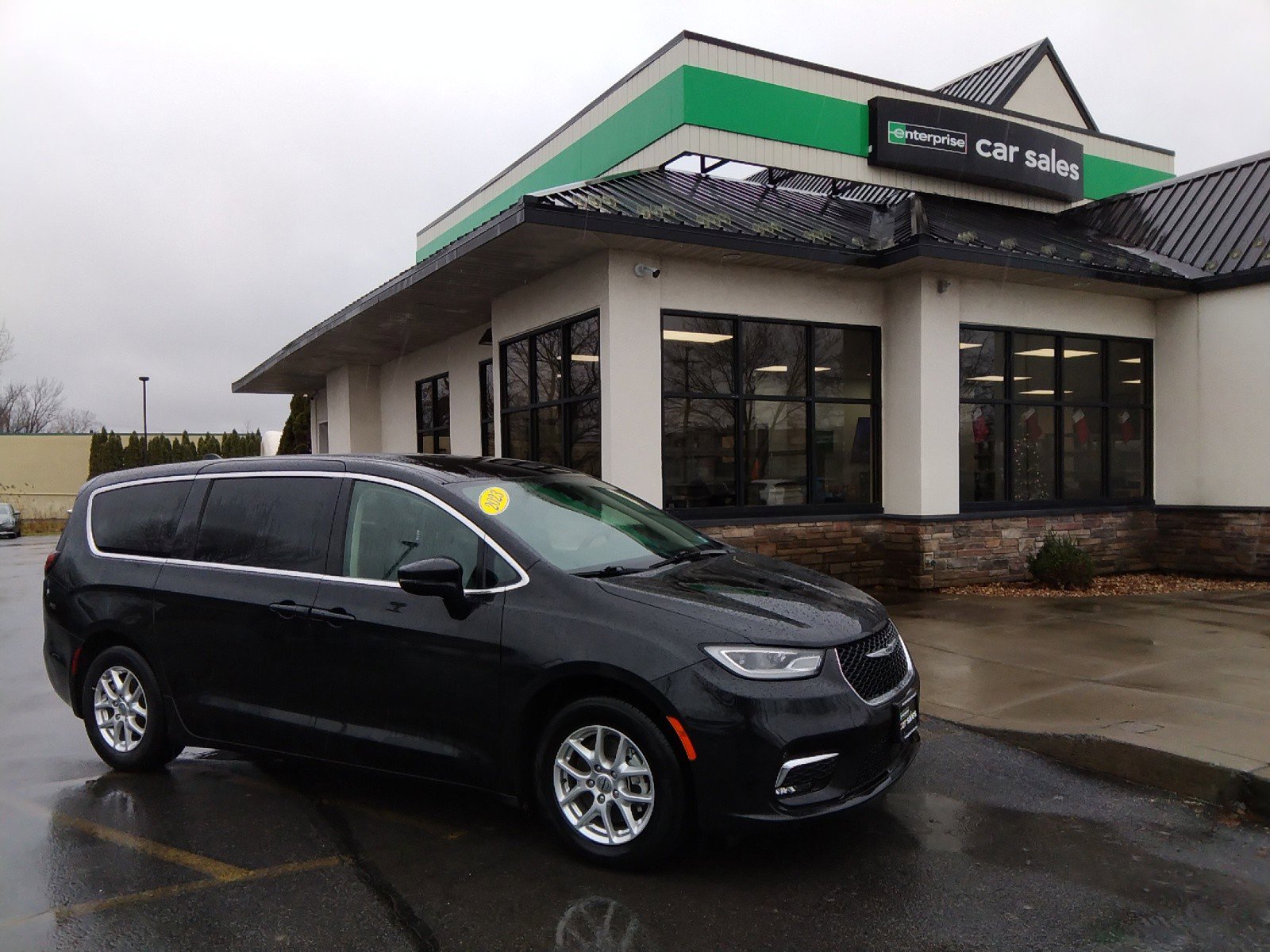 Used 2023 Chrysler Pacifica Touring L FWD