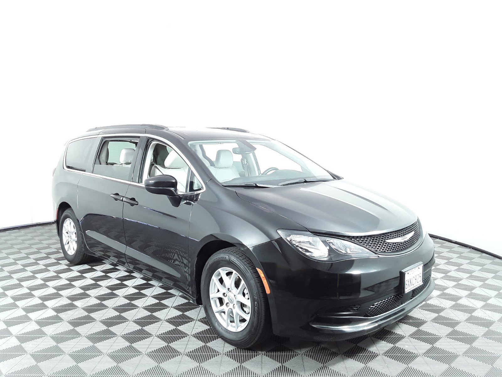 Used 2021 Chrysler Voyager LXI FWD