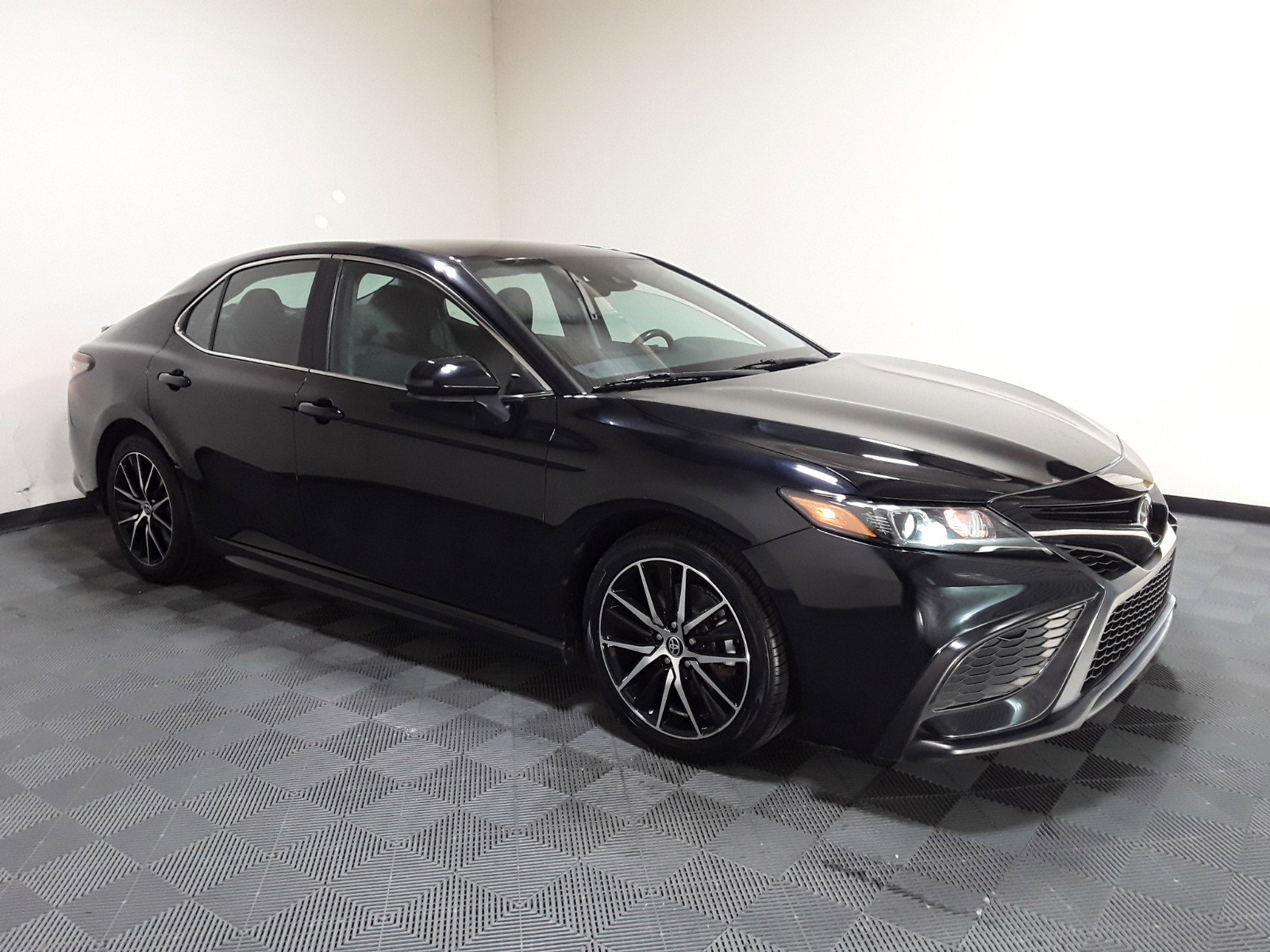 Used 2021 Toyota Camry SE Auto