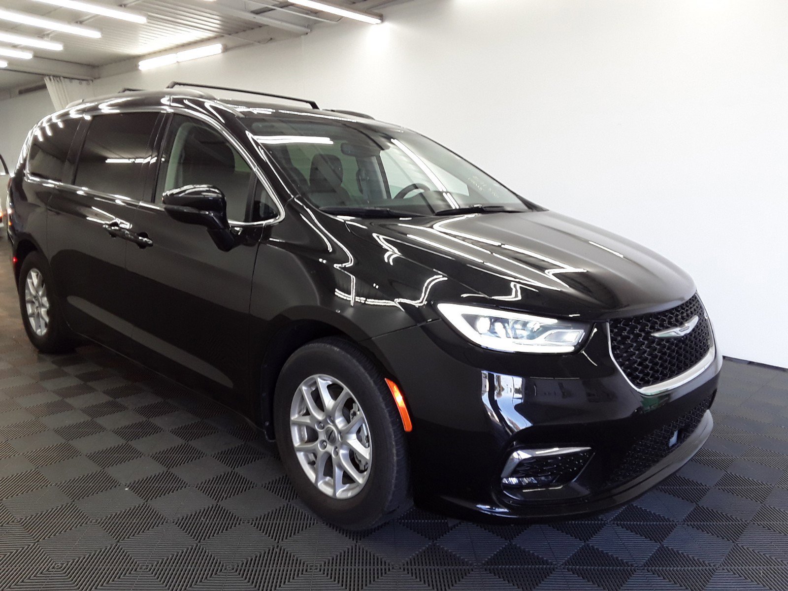 Used 2022 Chrysler Pacifica Touring L FWD