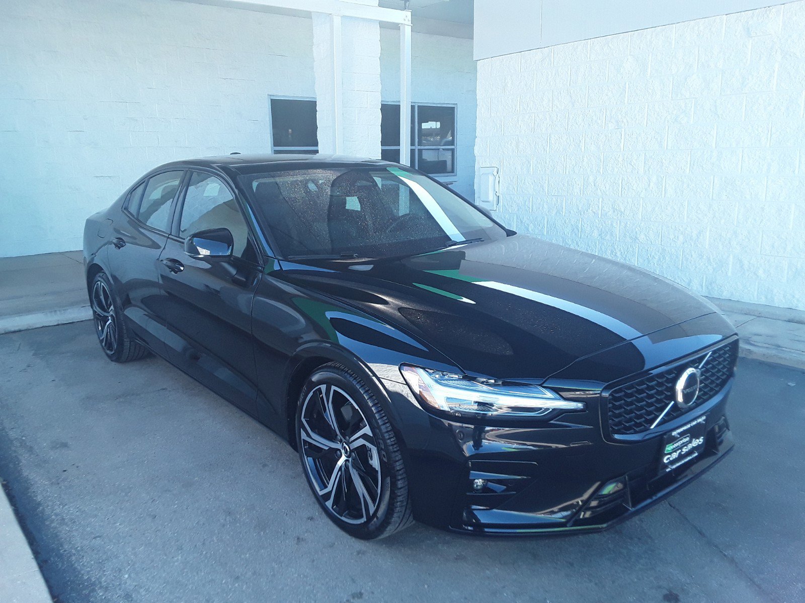 2024 Volvo S60 Core Dark Theme B5 FWD