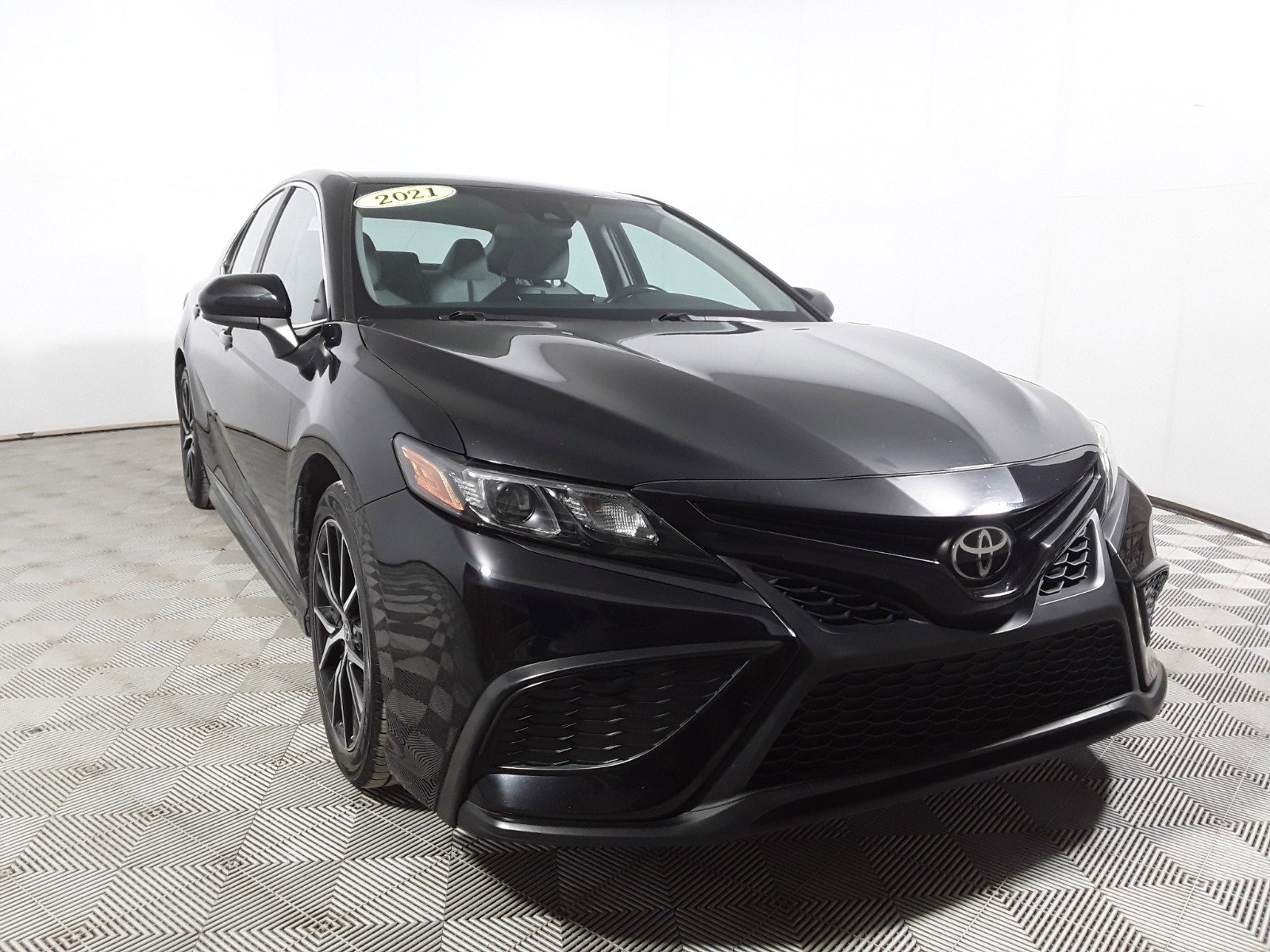 2021 Toyota Camry SE Auto