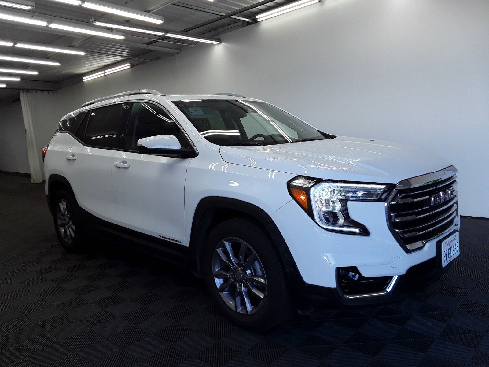 2023 GMC Terrain FWD 4dr SLT