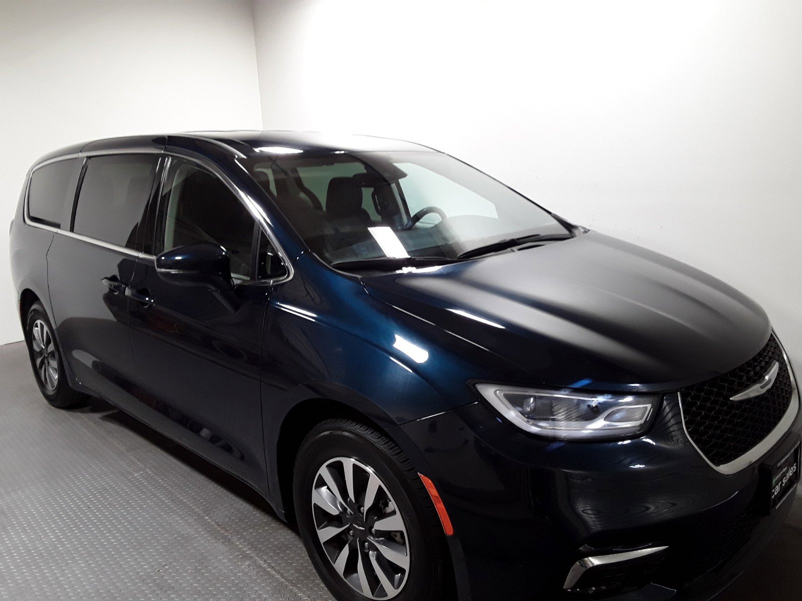 2022 Chrysler Pacifica Hybrid Touring L FWD