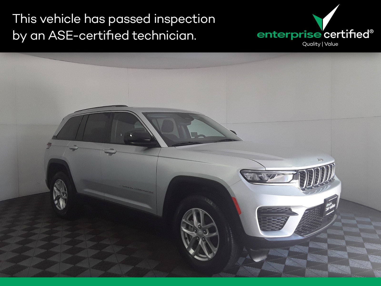 Used 2023 Jeep Grand Cherokee Laredo 4x4