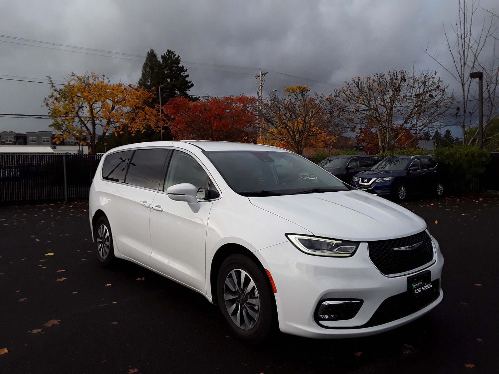 2022 Chrysler Pacifica Hybrid Touring L FWD