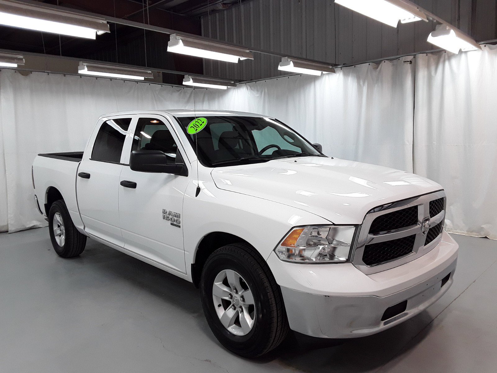 2022 Ram 1500 Classic SLT 4x2 Crew Cab 5'7