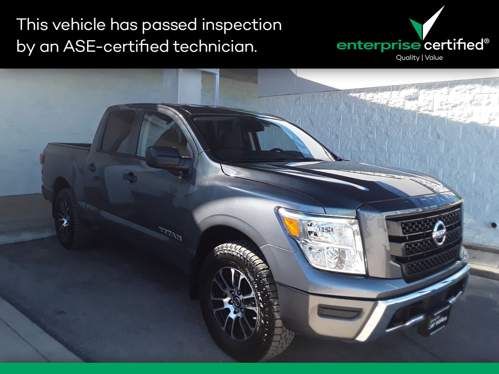 Used 2022 Nissan Titan 4x4 Crew Cab SV