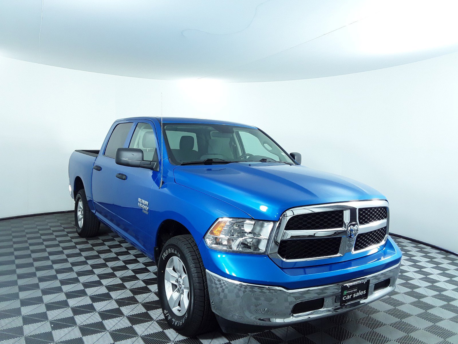 2022 Ram 1500 Classic SLT 4x4 Crew Cab 5'7