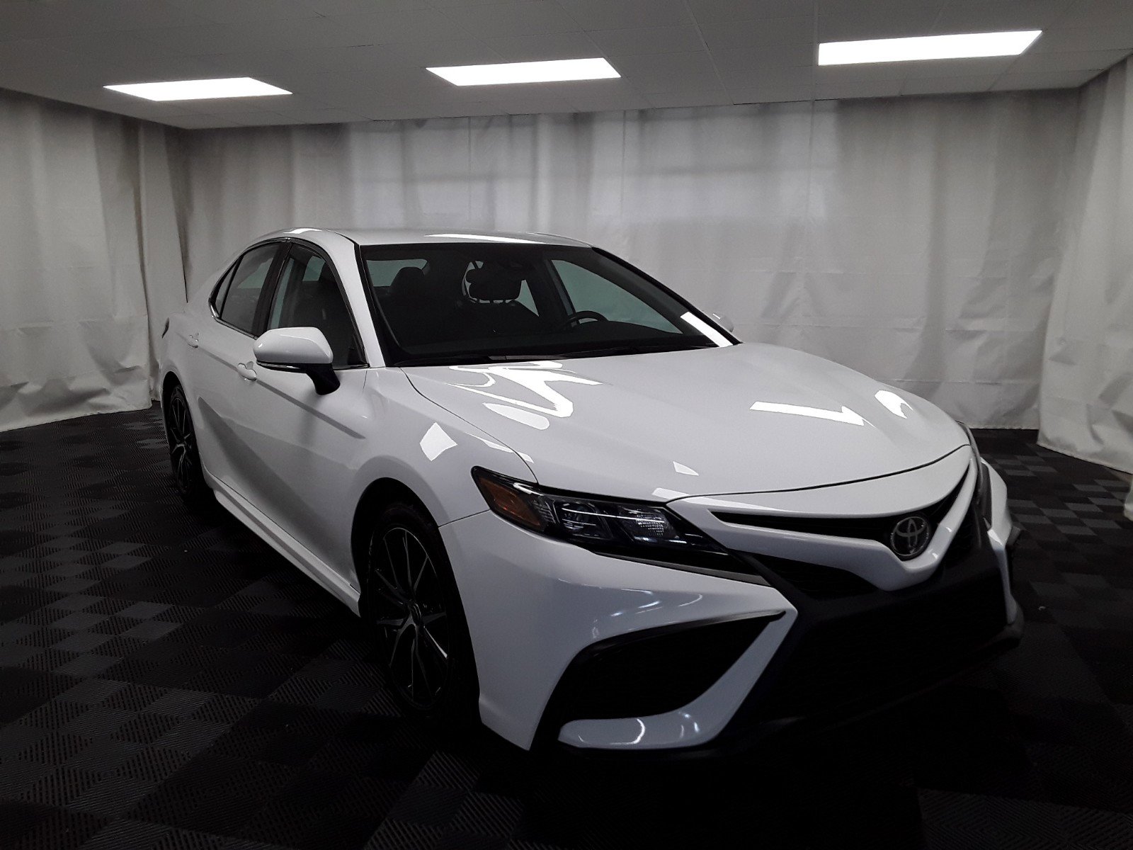 2022 Toyota Camry SE Auto