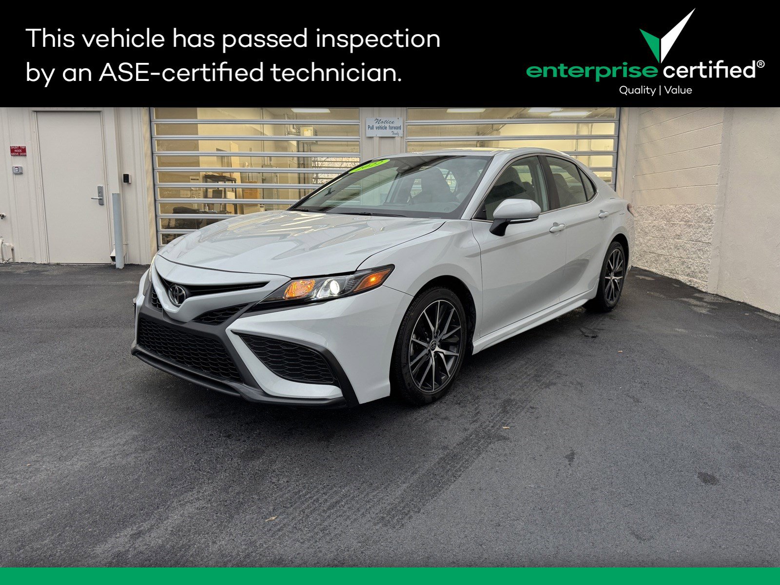 Used 2022 Toyota Camry SE Auto