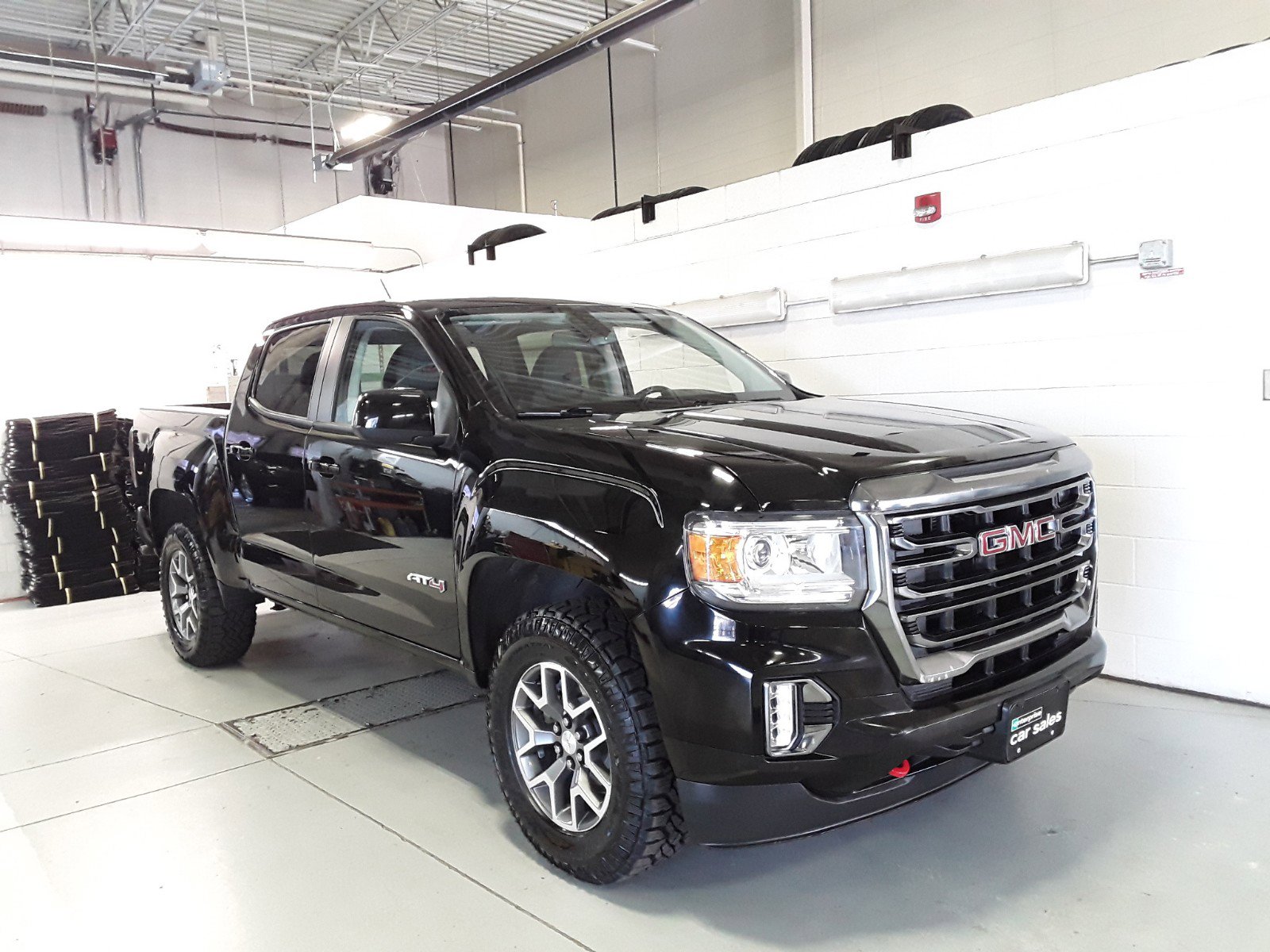 Used 2022 GMC Canyon 4WD Crew Cab 128" AT4 w/Leather